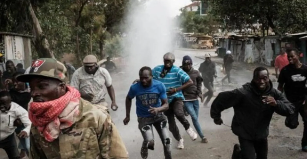 عشرات المصابين باشتباكات مع الشرطة.. آلاف الكينيين يحتجون ضد فساد الحكومة