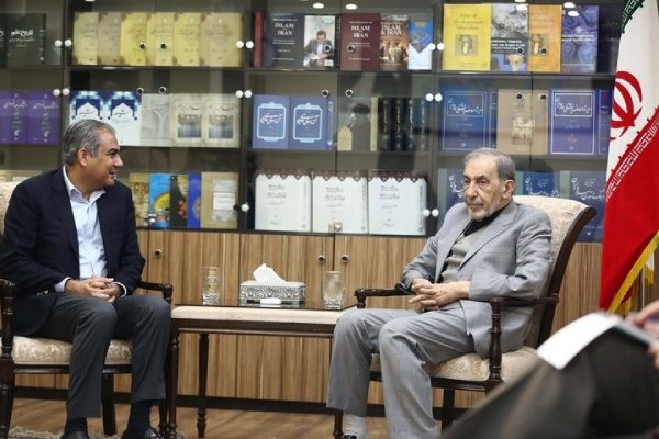 ولايتي: لا نمانع مفاوضات غير مشروطة تراعي خطوطنا الحمراء في التخصيب