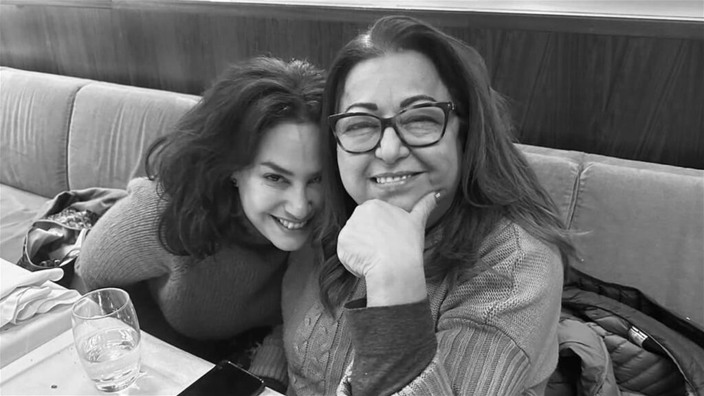 هند صبري ترثى والدتها بكلمات مبكية