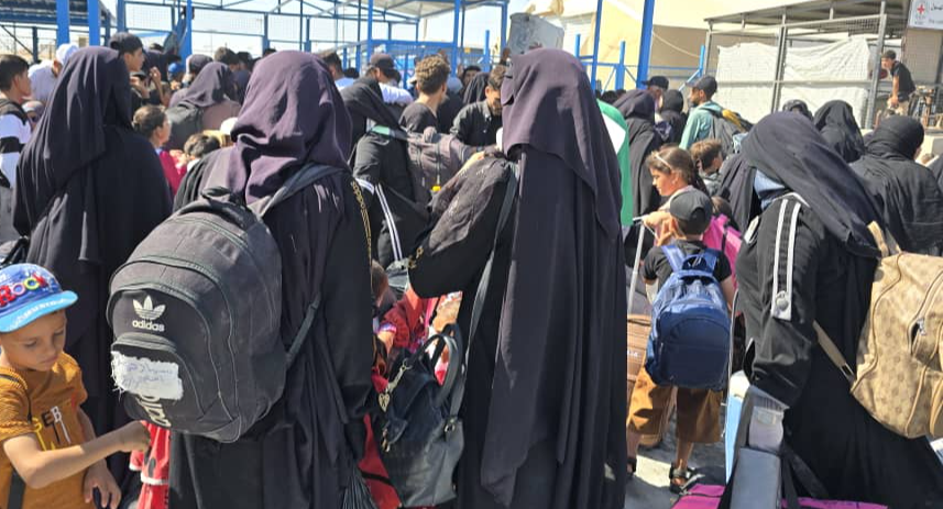 أكثر من 200 أُسرة تغادر مخيم الهول إلى العراق