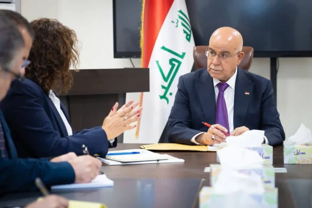 الحسناوي يبحث مع الصحة العالمية تطبيق الضمان الصحي بالعراق