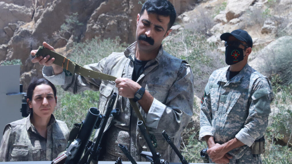 تركيا: إحراق سيارة أمام البرلمان قبيل اجتماع بحث نزع سلاح حزب العمال الكوردستاني