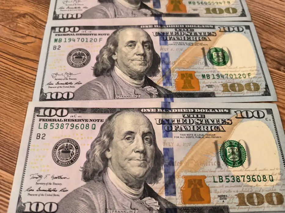 العراق يعلن خطة لجذب 250 مليار دولار استثمارات