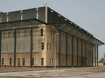 مصدر أمني: الدفاعات الجوية للسفارة الأميركية في بغداد تتصدى لمسيرة مجهولة