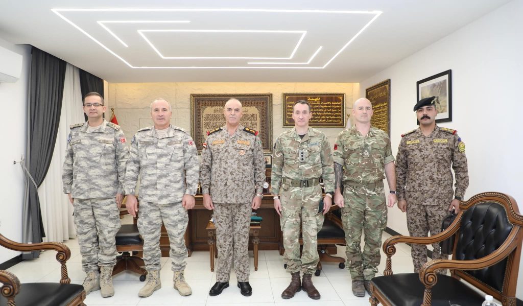 رئيس الأكاديمية العسكرية يبحث تعزيز التعاون مع بعثة الناتو في العراق