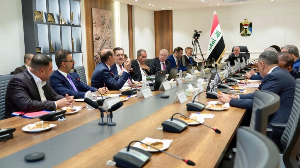 الحكومة العراقية توصي بالتعاقد مع شركة متخصصة لتوفير النقل الجماعي للموظفين