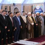 رئيس الوزراء يؤدي صلاة المغرب في جامع الشيخ معروف