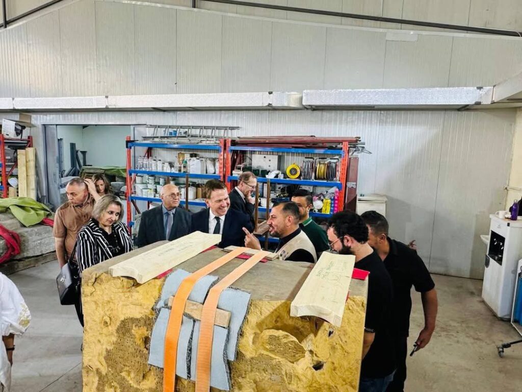 السفير الفرنسي يزور متحف الموصل ويشيد بجهود إعادة تأهيله