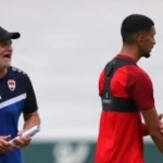 أرنولد يقلل الظهور ويكثف العمل.. ما القصة؟