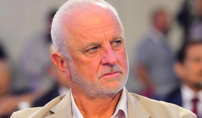 مدرب عراقي يخاطب أرنولد قبل كأس العرب: آن الأوان لإظهار شخصيتك!