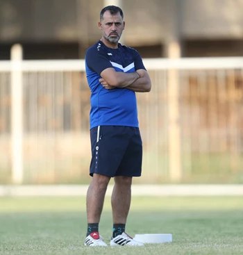 عماد محمد يرفض التنازل عن لاعبيه للمنتخب الوطني