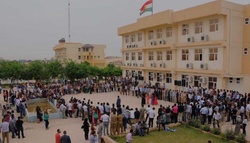 خلافات “التعليم العالي” بين بغداد وأربيل تتجدد.. نائب لـ عراق أوبزيرفر: أزمة الاعتراف بالجامعات تكشف غياب رؤية وطنية للتعليم.. والطلبة يدفعون الثمن